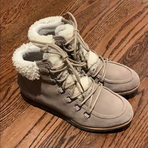 Sorel Harlow Lace Cozy boots - like NEW